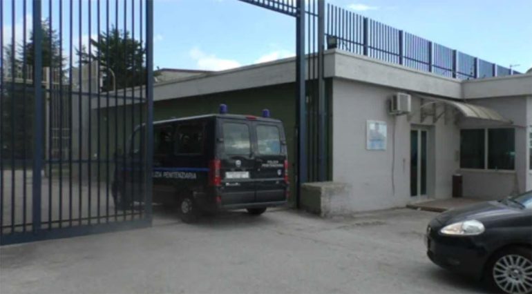 Ariano Irpino, detenuto di rientro dal permesso premio tenta di introdurre stupefacenti