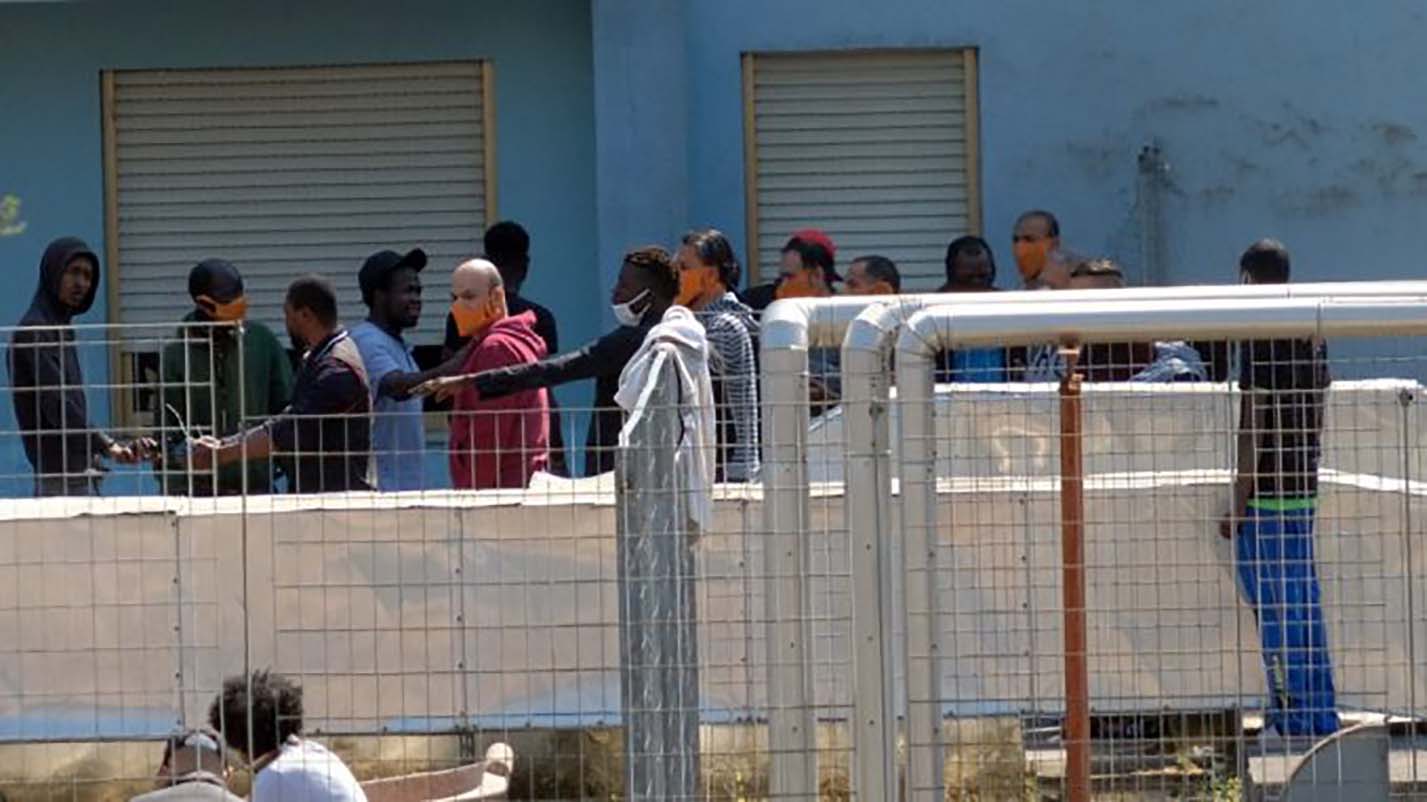 Focolaio Covid nel centro migranti a San Felice a Cancello