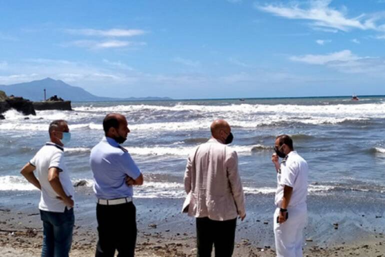 Disperso in mare sul litorale flegreo per salvare 2 ragazzi