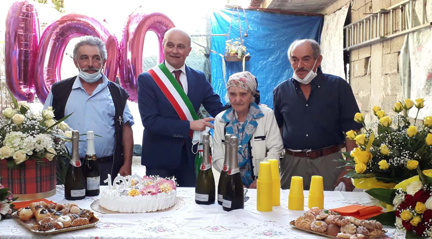 Tramonti nonna Rosa festeggia 100 anni
