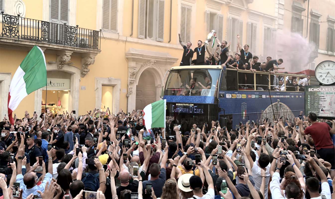 Il prefetto di Roma: "La festa dell'Italia sul bus era vietata"