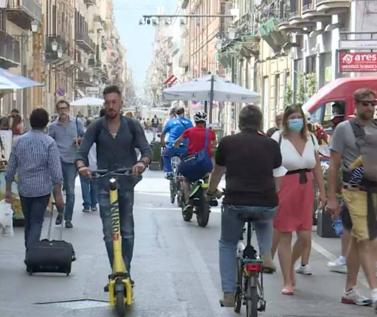Covid Italia, in calo i contagi: tasso di positività sotto l’1%