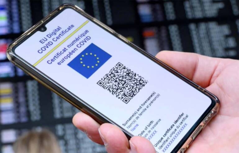 Piemonte, 1.400 green pass falsi: arrestato medico e 35 indagati