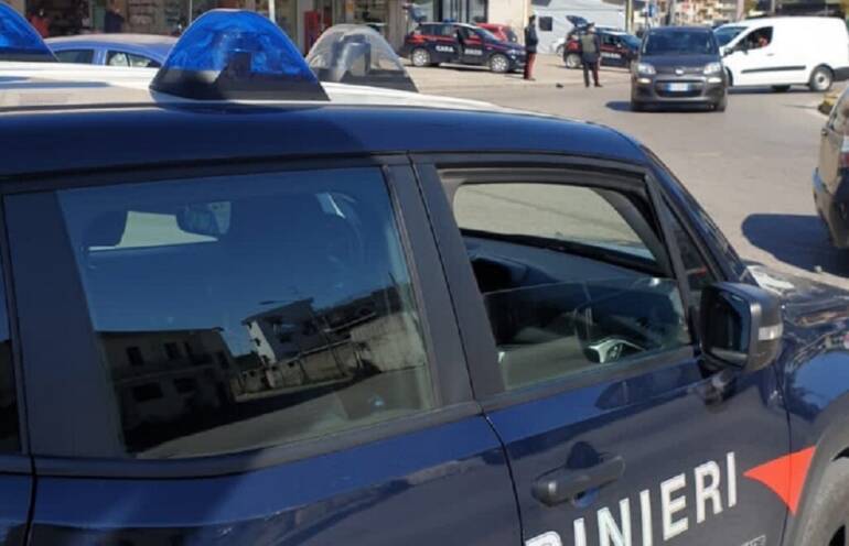 Ischia, ricatto sessuale a un 50enne: arrestata ragazza 17enne