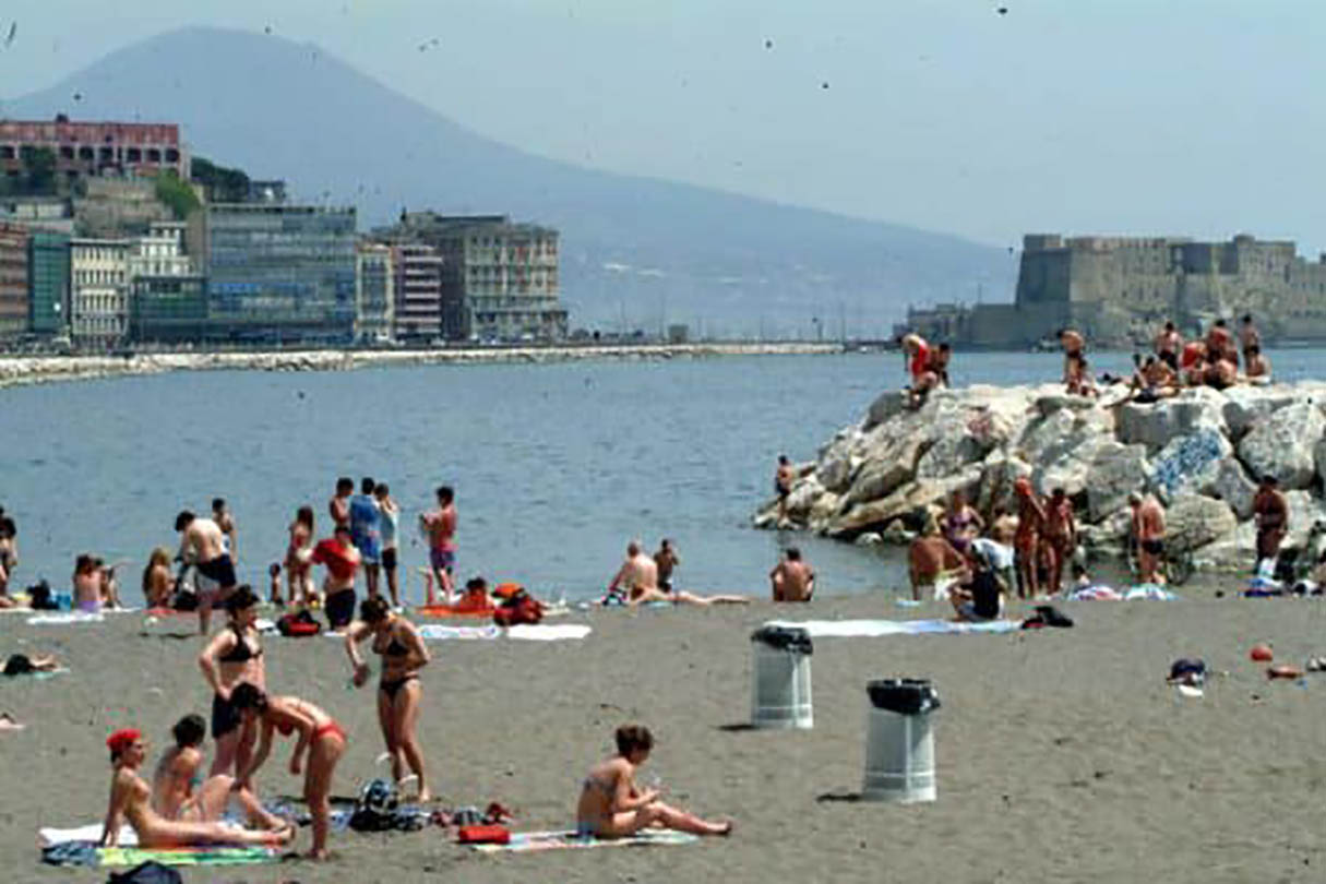 Napoli bimbo di 4 anni salvato dall'annegamento