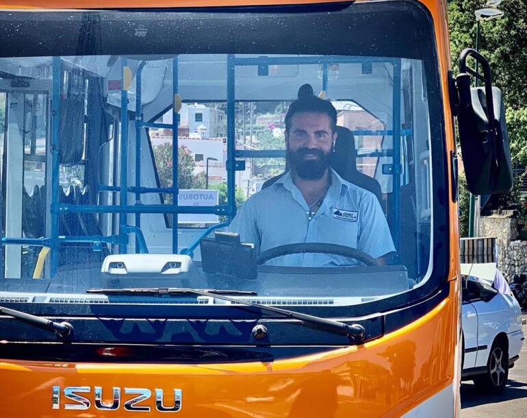 Bus precipitato a Capri: tre rinviati a giudizio