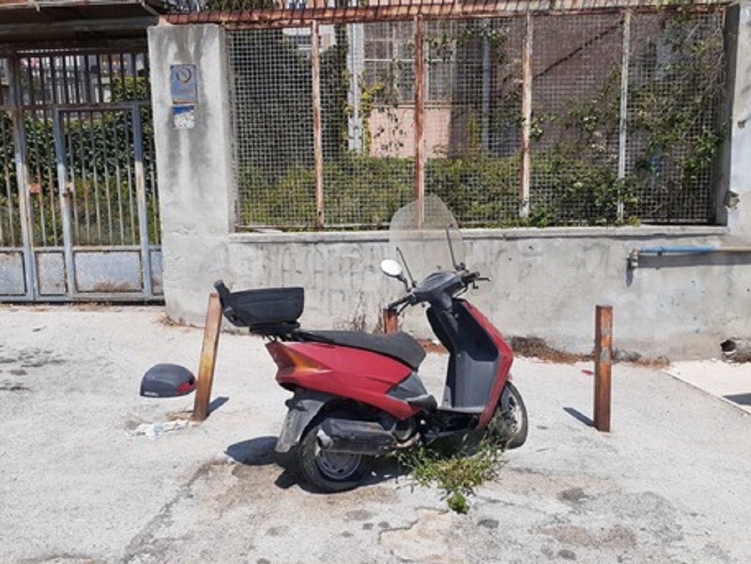 napoli scooter abbandonati