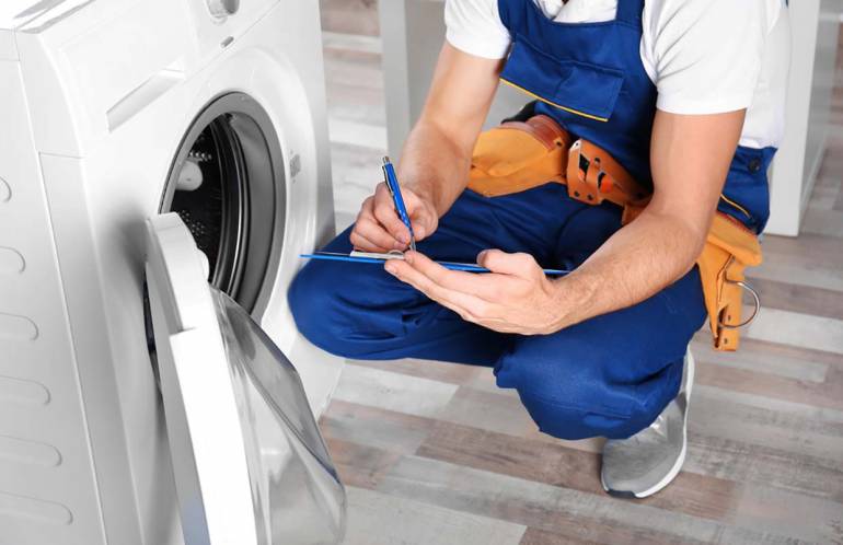 Riparazioni elettrodomestici: come scegliere tra professionale o fai da te?