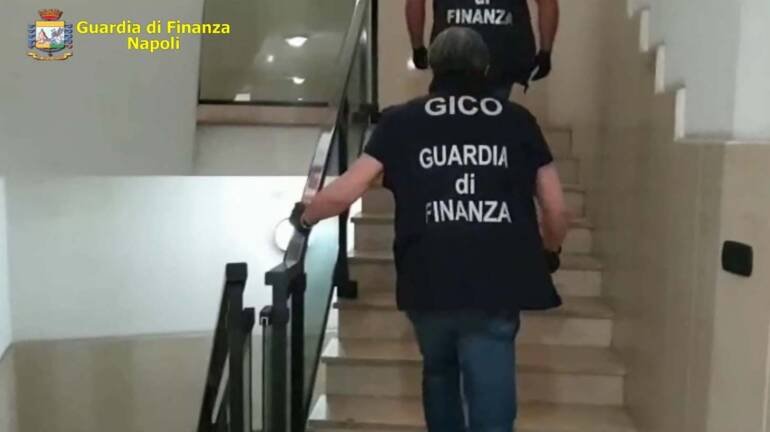 Napoli, sequestro beni per 20milioni di euro al commercialista del clan Mallardo
