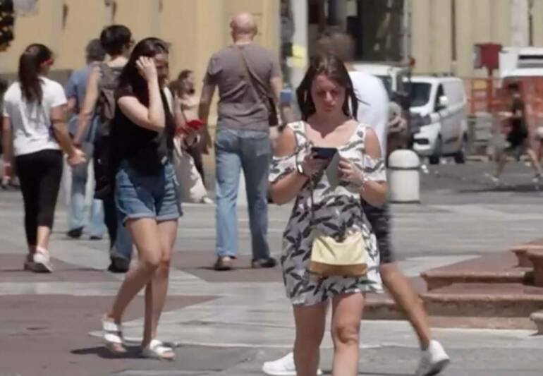 Altalena covid in Campania, meno ricoveri ma aumenta la positività