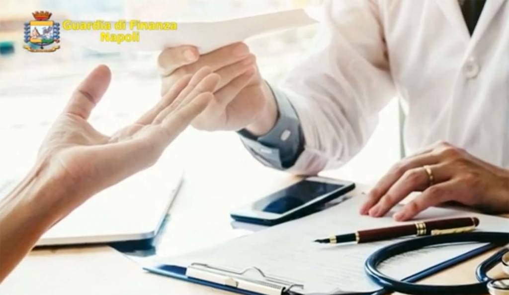 Allarme dello Smi Napoli: “Inizio 2022 con gravissime criticità di registrazione dei pazienti positivi”