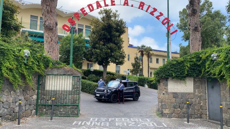 Forio, denuncia per i titolari dell’albergo dopo l’intossicazione alimentare dei clienti