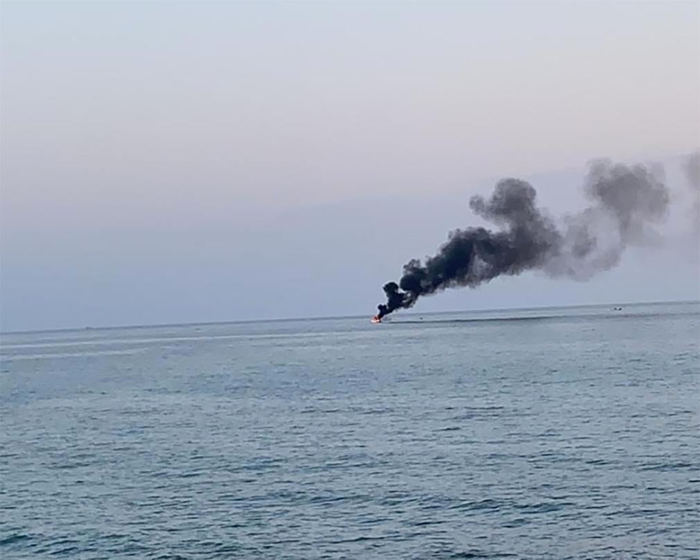Barca a fuoco al largo di Montecorice: tutti in salvo. IL VIDEO