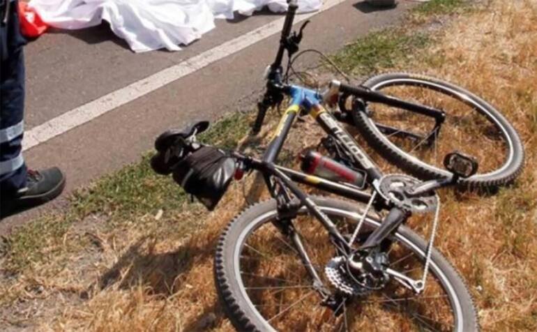 Con la bici contro un bus: muore ciclista in provincia di Salerno
