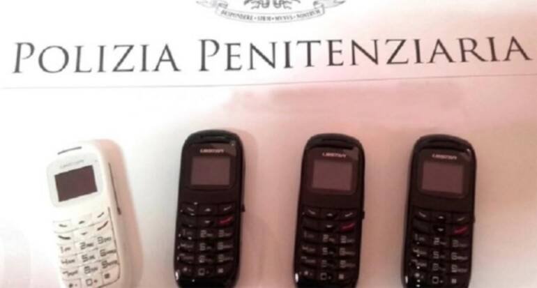 pacco con cellulari, carcere di Secondigliano