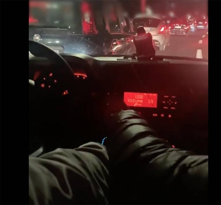 Afragola, in giro con la sirena dei carabinieri e pubblica il video: denunciato 17enne