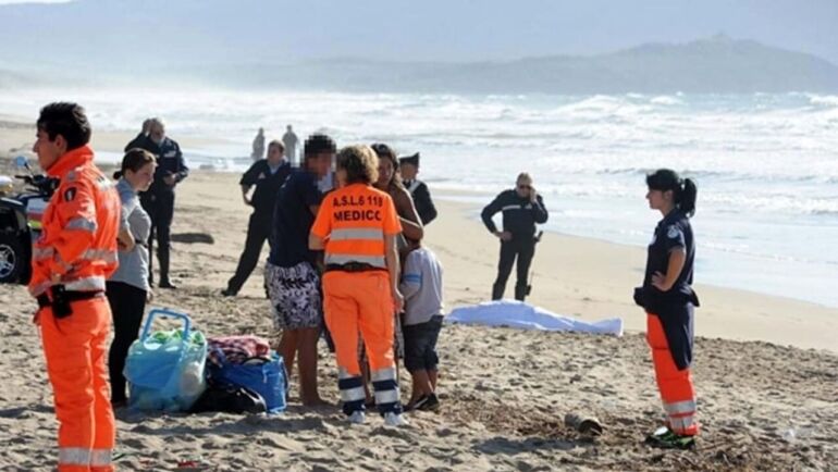 Salerno, carabiniere in vacanza salva bimbo in crisi respiratoria sulla spiaggia