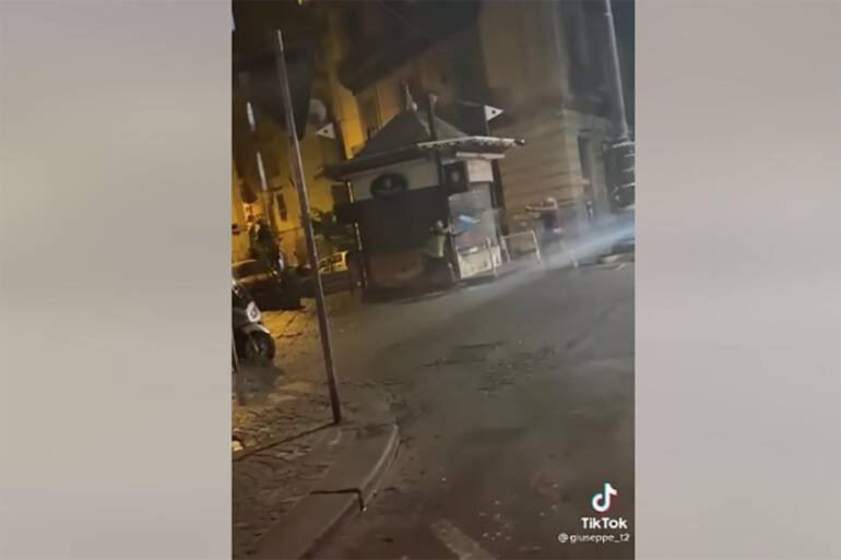 Napoli, bullizzano una trans e pubblicano video su Tik Tok