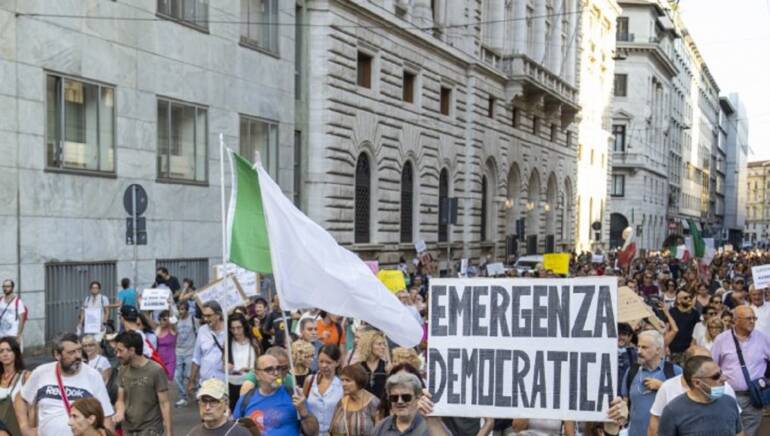 No vax minacciano De Luca e Bonaccini su Telegram 