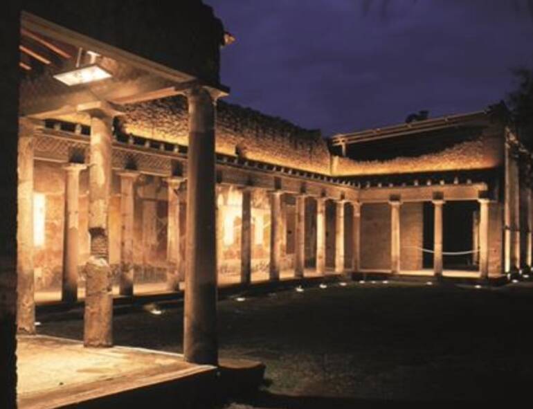 ‘Campania by night’: visite teatralizzate e musica dal 3 settembre