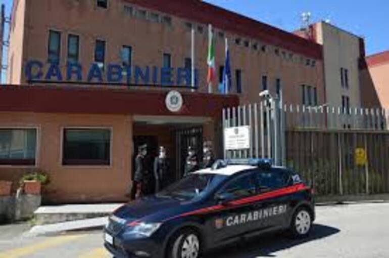 Perugia, ferisce il vicino napoletano e va in caserma con coltello insanguinato