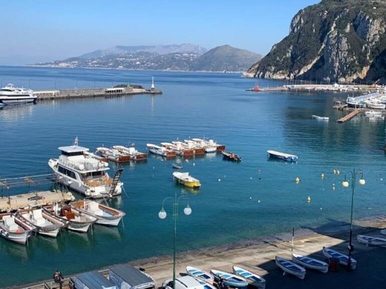 Capri, i sindaci: “Inaccettabile riduzione collegamenti marittimi, regione intervenga”