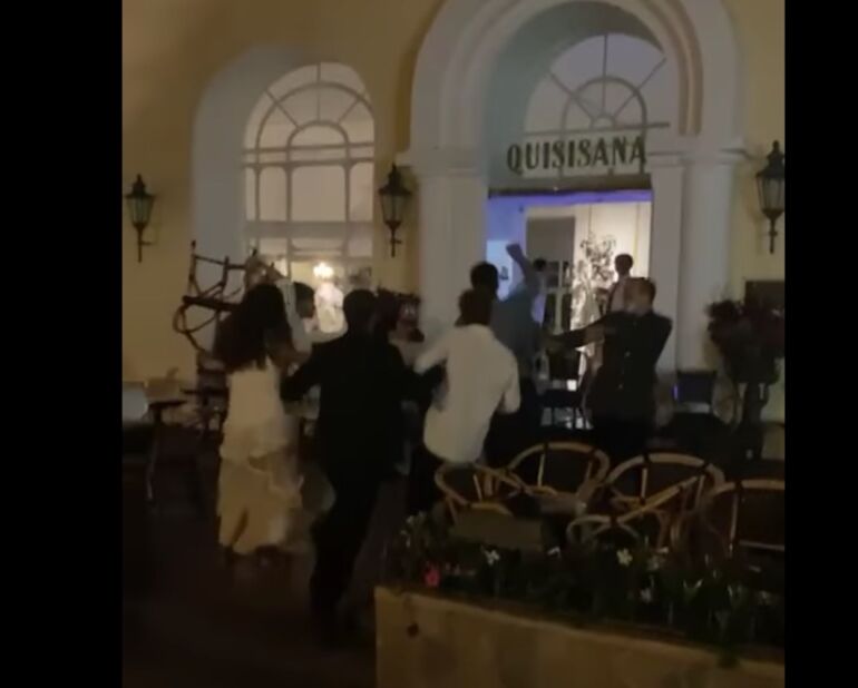 Rissa a Capri, il questore di Napoli emette cinque Daspo