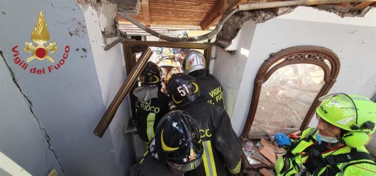 Torino, crolla palazzina: muore bimbo di 4 anni, tre i feriti