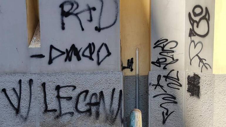 Torre Annunziata: vandalizzato il muro della chiesa di Don Ciro Cozzolino referente di Libera