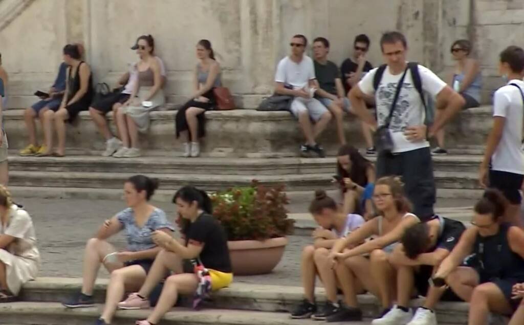 Covid in Italia: 98.044 nuovi casi, rapporto tamponi-positivi al 25,2%