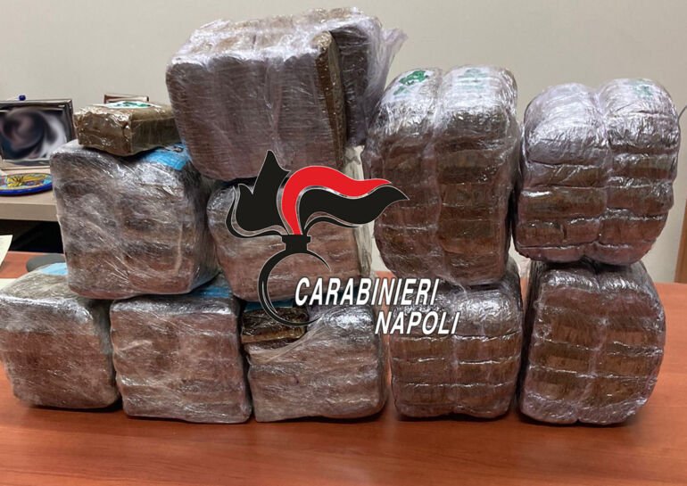 Napoli, 10 chili di hashish in auto: arrestato 41enne di Marano