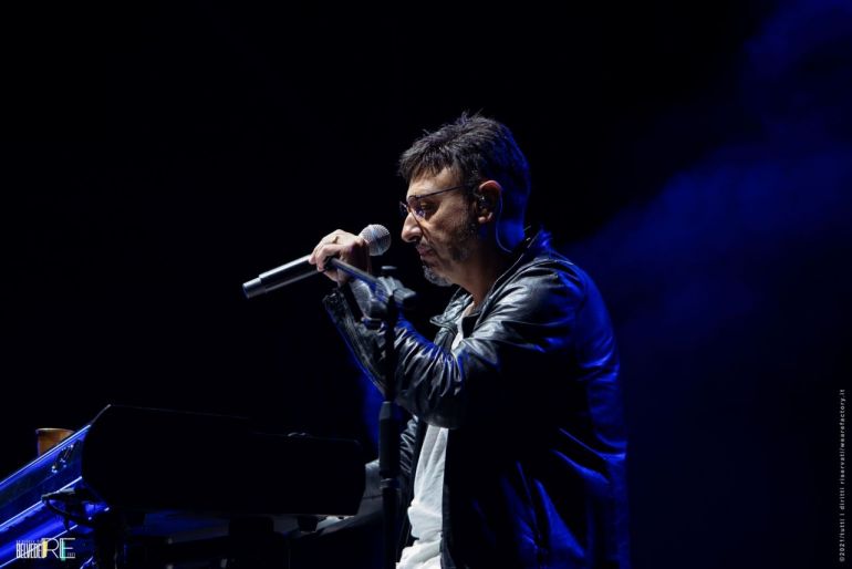 Angri, ‘Sulle note del Mare’: Gigi Finizio in concerto a Villa Doria