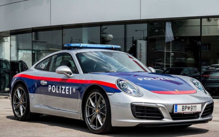 Nasconde il cadavere della madre in cantina per riscuotere la pensione