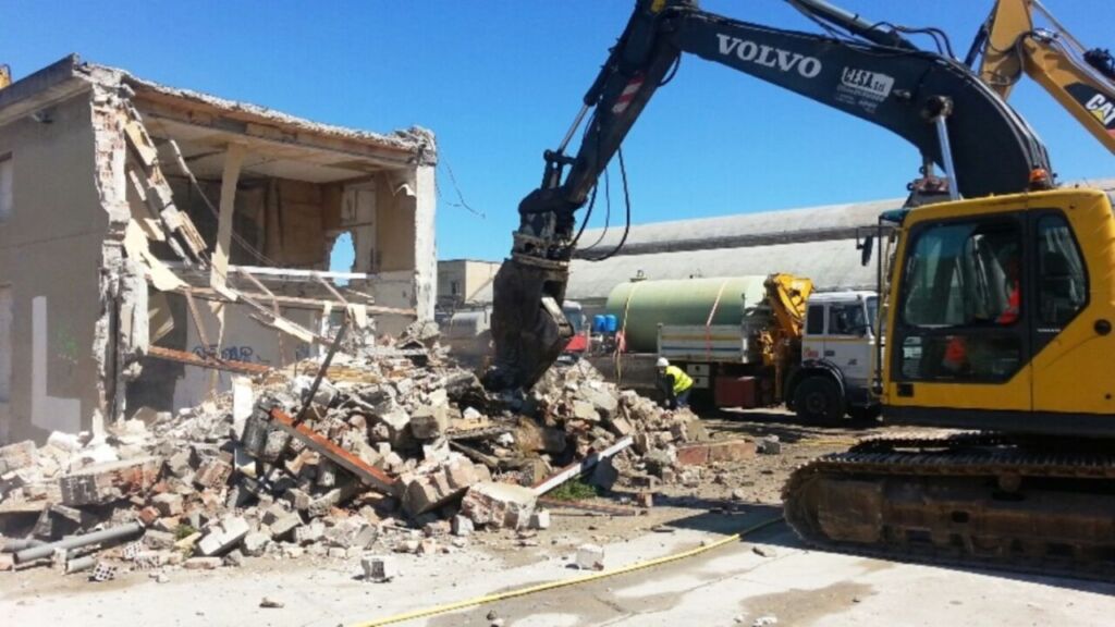 Casal di Principe, the bulldozers arrived before 8 in the morning