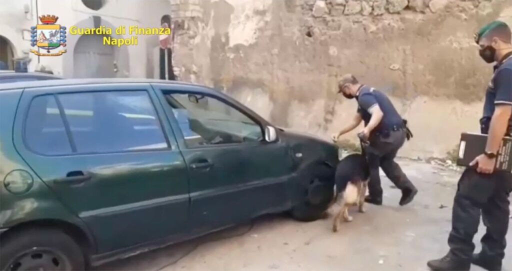 La Finanza passa al setaccio Torre Annunziata: oltre 600 identificati. IL VIDEO