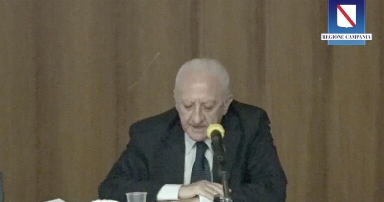 Campania, De Luca: “Genitori facciano vaccino antinfluenzale”