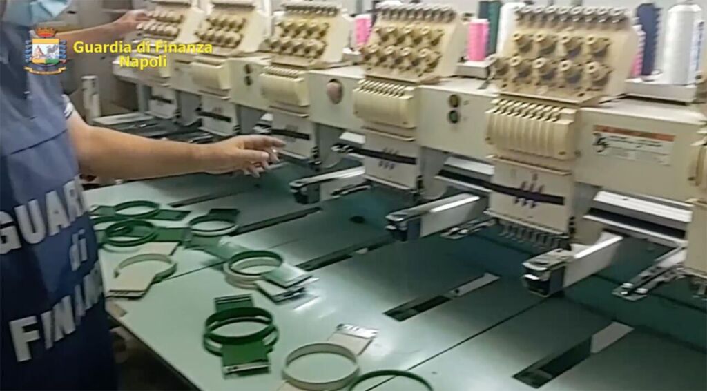 Napoli, scoperte in provincia 2 fabbriche del falso. IL VIDEO