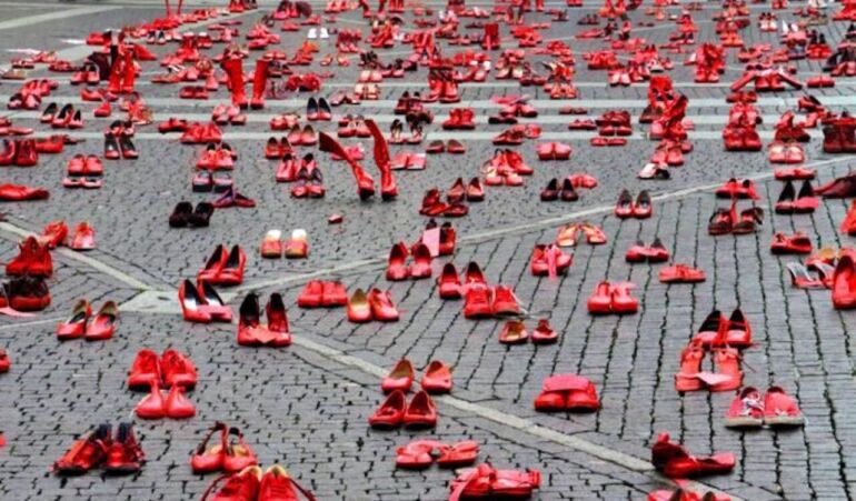 Napoli, Martina racconta all’università: “Ecco come mia madre è stata uccisa dal compagno”