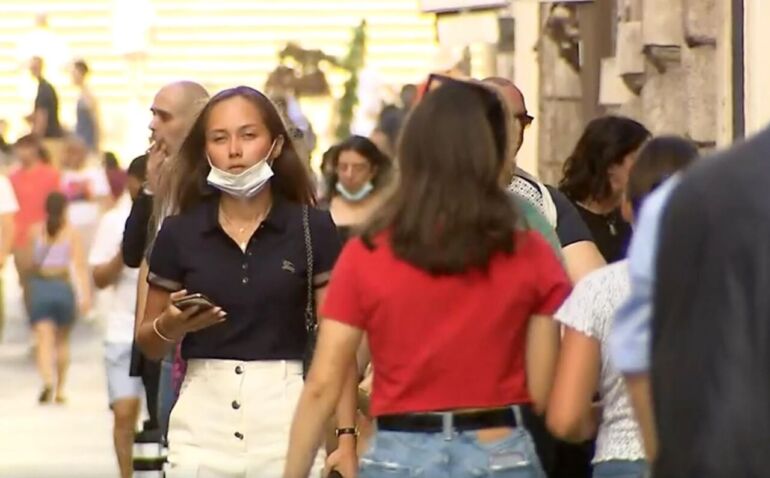 Covid, De Luca: ‘Indossare la mascherina, se rompiamo le righe a settembre si richiude’