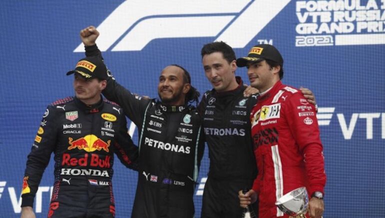 Gp di Russia, Hamilton fa 100: Ferrari sul podio con Sainz terzo