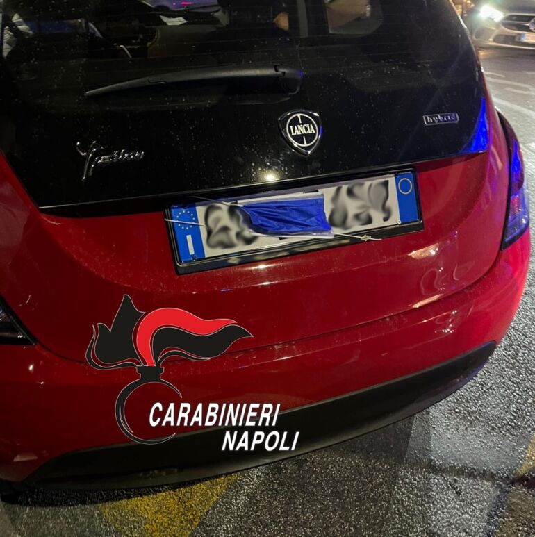 Mascherina sulla targa per eludere la Ztl di Nisida: denunciata