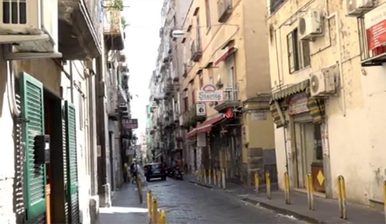 Napoli, ancora in fuga il tabaccaio di Materdei, ma il figlio getta dubbi sulla storia