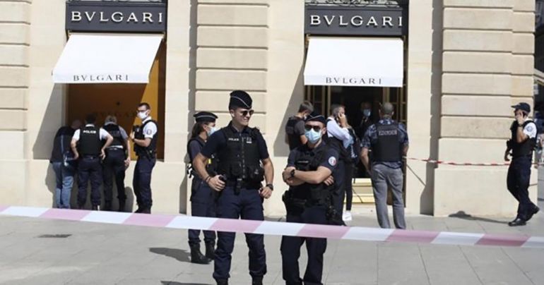 Rapina da 10milioni di euro nella gioielleria Bulgari di Parigi