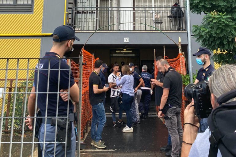 Sgombero a Tor Bella Monaca, droga e soldi in casa del boss Moccia