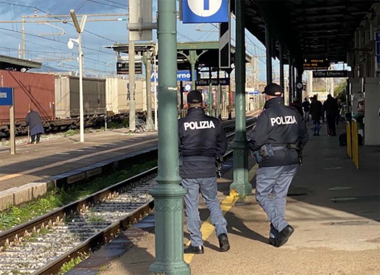 Muore a 23 anni travolto dal treno, tragedia alla stazione di Villa Literno