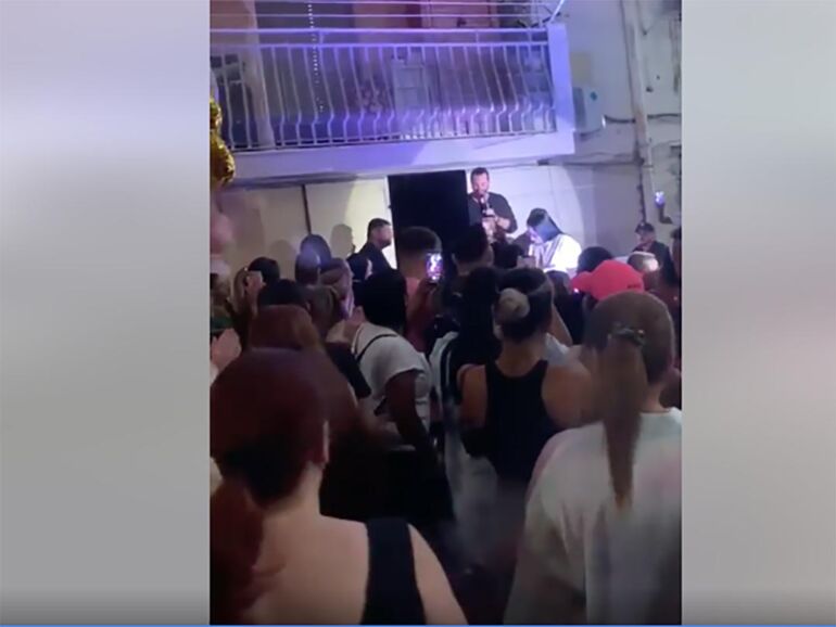 Napoli, ennesimo concerto abusivo in strada di Tony Colombo. IL VIDEO