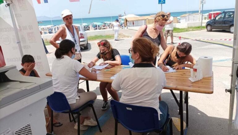 Vaccini, all’Asl Napoli 2 nord parte la campagna per giovani in vista apertura delle scuole