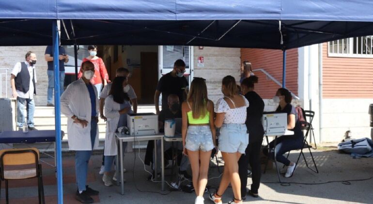 Vaccini: all’open day di Caserta, tante donne incinte e neomamme