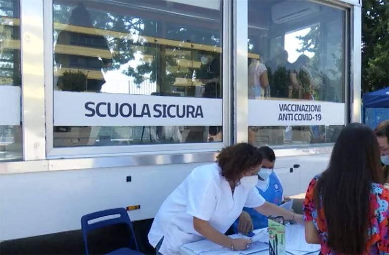 All’Asl Napoli 1: da giovedì terza dose personale scolastico