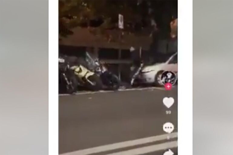 Napoli, danneggiano gli scooter in sosta e postano il video